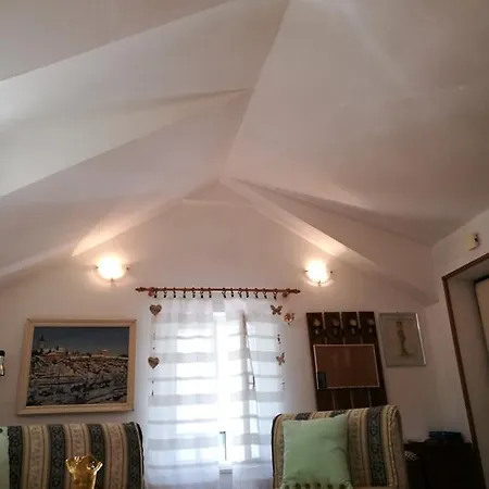 Kuca Mala Σπλιτ