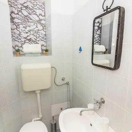 Kuca Mala * Σπλιτ