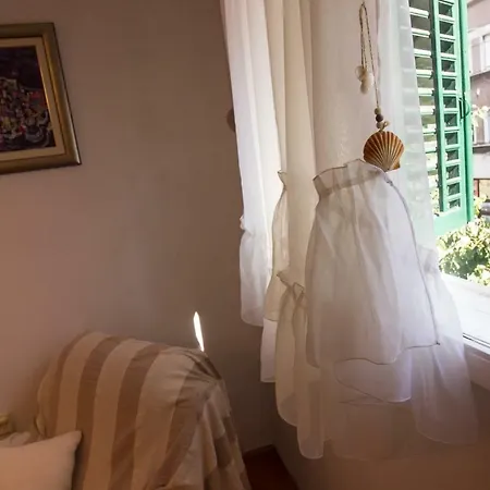 Kuca Mala * Σπλιτ